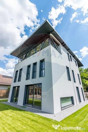 Casă cu 9 camere cu Teren 532 Mp în Băneasa