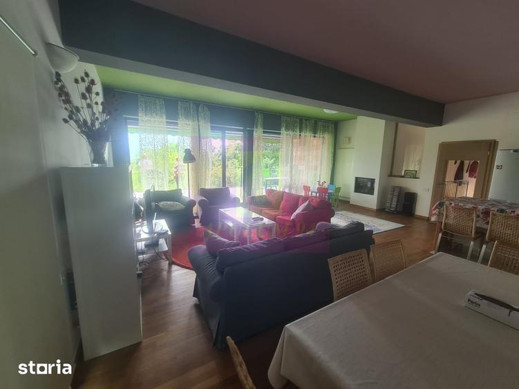 Casă cu 6 camere cu Teren 6600 Mp în Cornu