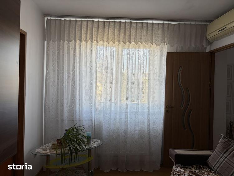 Apartament cu 3 camere semidecomandat în Trivale