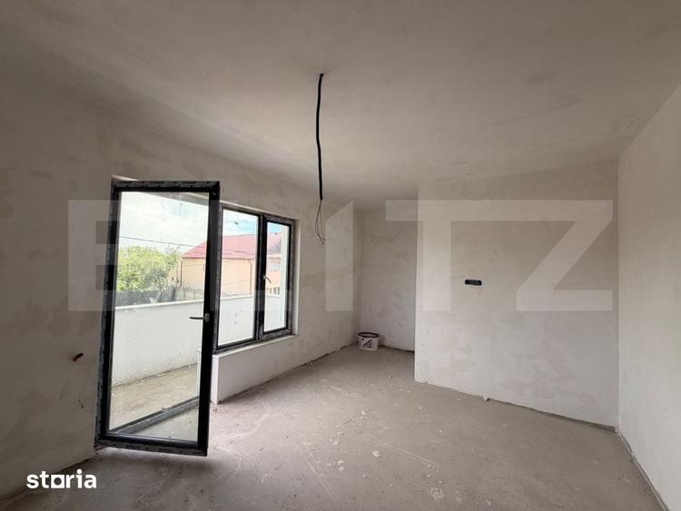 Casă cu 3 camere cu Teren 197.9 Mp în Craiovița Nouă