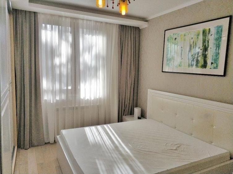Apartament cu 3 camere decomandat, mobilat în Central
