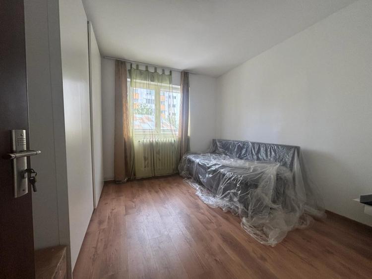 Apartament cu 3 camere decomandat, mobilat în Calea Moldovei
