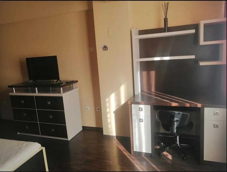 Apartament cu 2 camere decomandat, mobilat în