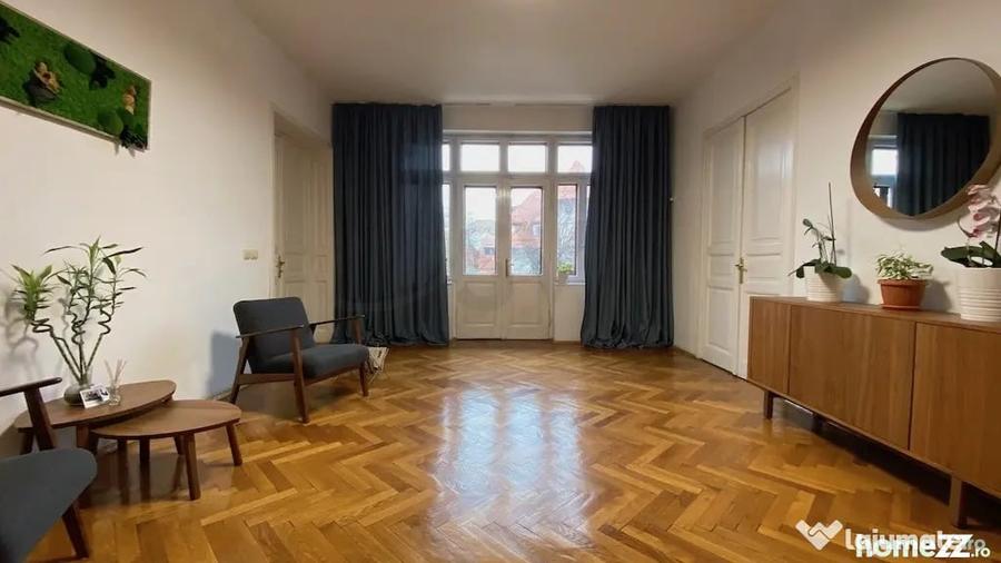 Apartament cu 7 camere semidecomandat în Dorobanți