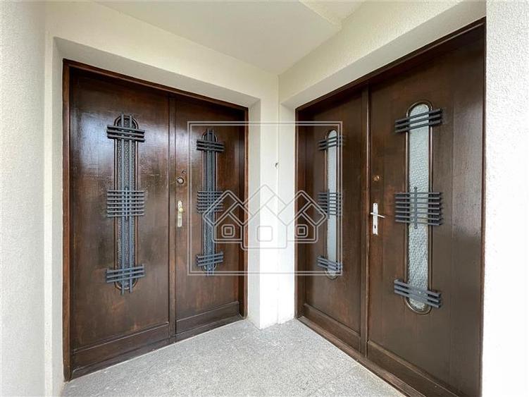 Casă individuală cu 12 camere cu Teren 600 Mp în Hipodrom 1