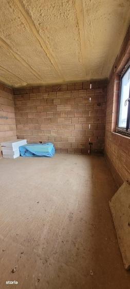 Casă cu 4 camere cu Teren 550 Mp în Lazuri