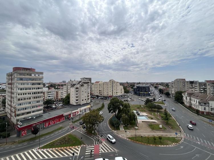 Apartament cu 2 camere decomandat, mobilat în Intim