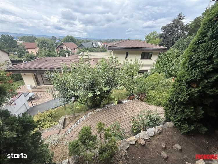 Casă cu 4 camere în Central