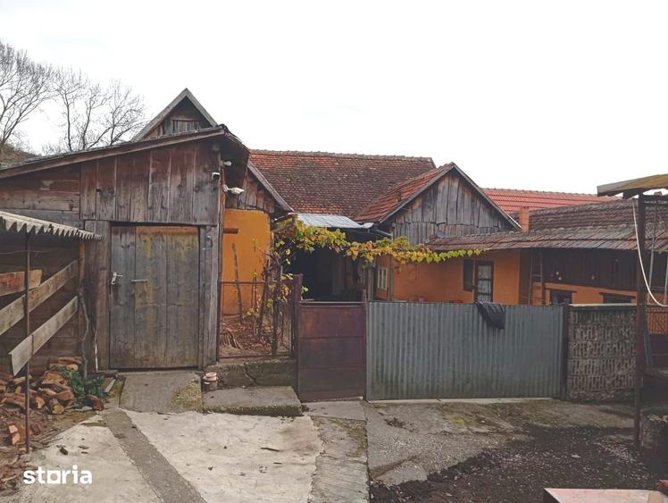Casă cu 4 camere cu Teren 1200 Mp în Buteni