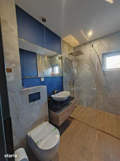Casă cu 10 camere decomandat cu Teren 386 Mp în Turnișor