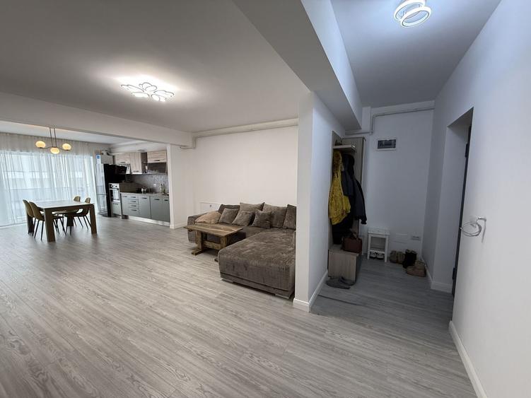 Apartament cu 2 camere semidecomandat, mobilat în Central