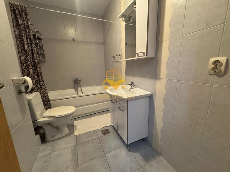 Apartament cu 3 camere semidecomandat, mobilat în Central