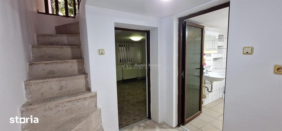 Casă cu 5 camere cu Teren 155 Mp în Muncitoresc