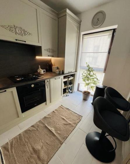 Apartament cu 4 camere semidecomandat, mobilat în Drumul Taberei
