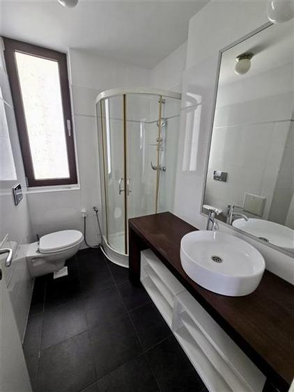 Apartament cu 5 camere decomandat, mobilat în Herăstrău