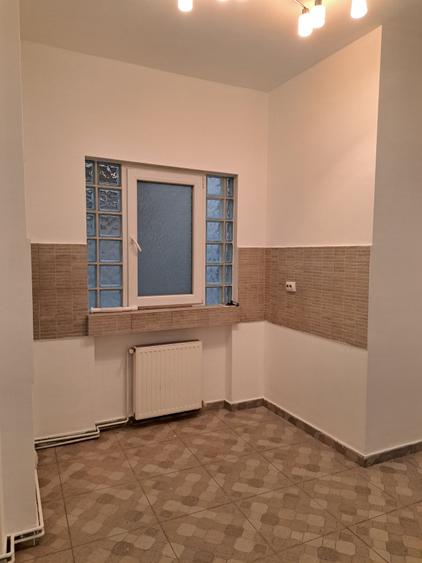 Apartament cu 3 camere nedecomandat, mobilat în Armeneasca