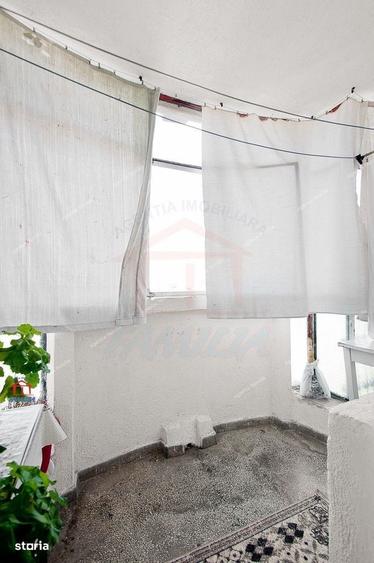 Apartament cu 4 camere decomandat în Micro 17