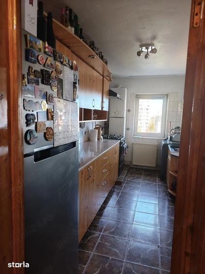 Apartament cu 3 camere decomandat în Astra