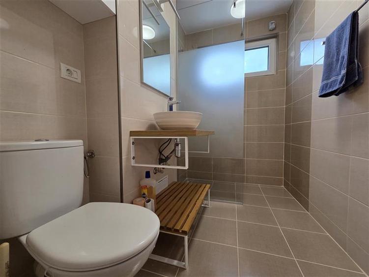 Apartament cu 3 camere semidecomandat, mobilat în Gării