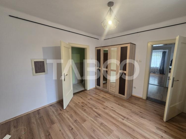 Duplex cu 3 camere semidecomandat cu Canalizare în Calea Poplăcii