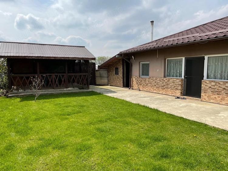Casă cu 4 camere cu Teren 2500 Mp în Berceni