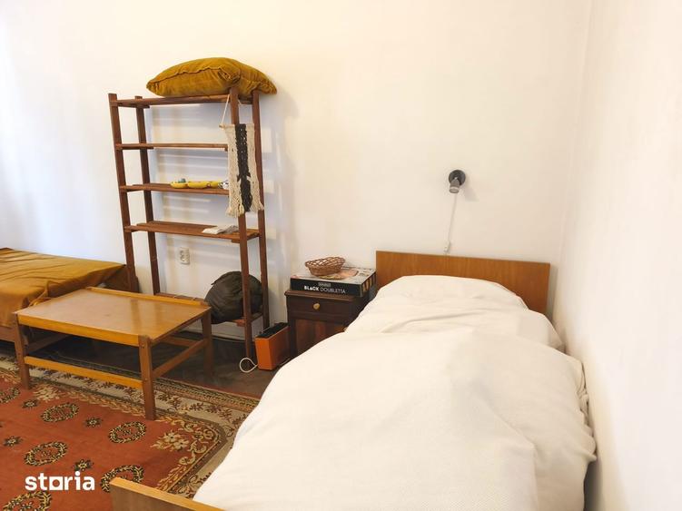 Casa de locuit cu 3 camere, curte si garaj pe strada Budiului - 12