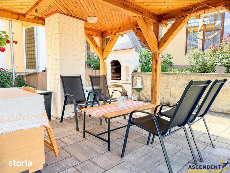 Resedinta si pentru doua familii, 217 mp utili, 6 dormitoare, curte, f - 12