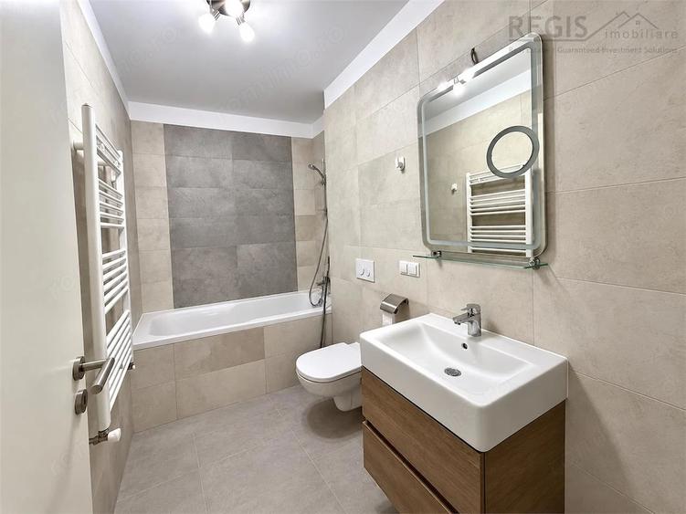 Apartament cu 3 camere decomandat în Tractorul