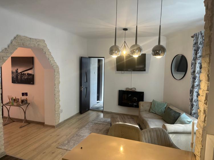 Apartament cu 3 camere circular, mobilat în Unirii