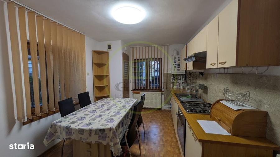Casă cu 4 camere cu Teren 335 Mp în Piața Cluj