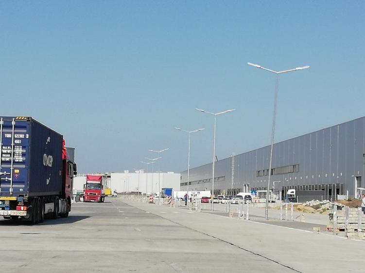 Spațiu industrial, de 270,000 mp, în Exterior Vest