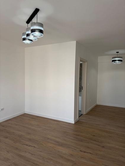 Apartament cu 4 camere decomandat în Dâmbul Rotund