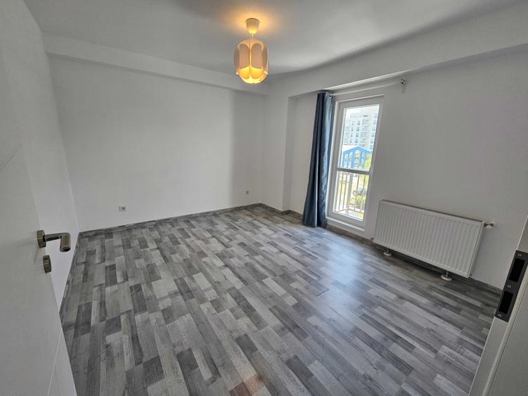 Apartament cu 3 camere semidecomandat în Mogoșoaia
