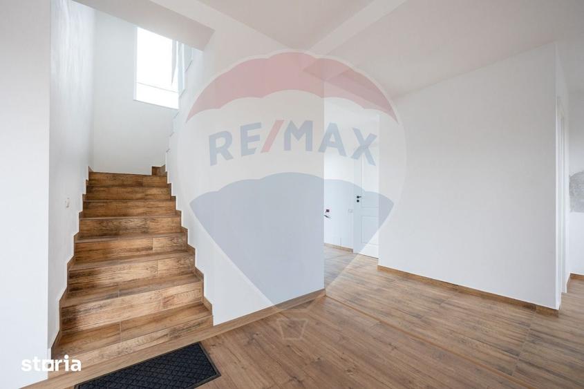 Casă cu 4 camere cu Teren 501 Mp în Sânpetru