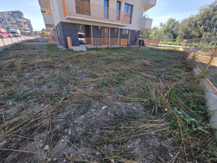 Apartament cu 2 camere decomandat în Tractorul