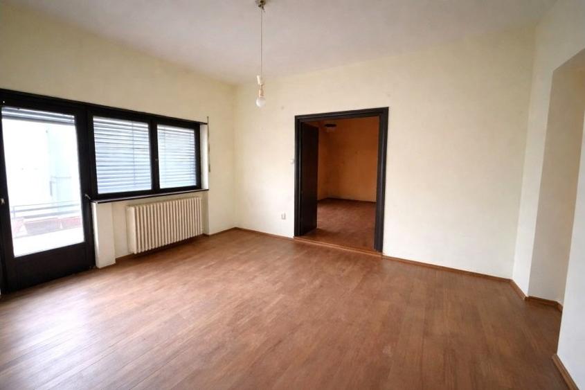 Casă cu 9 camere cu Teren 297 Mp în Dorobanți