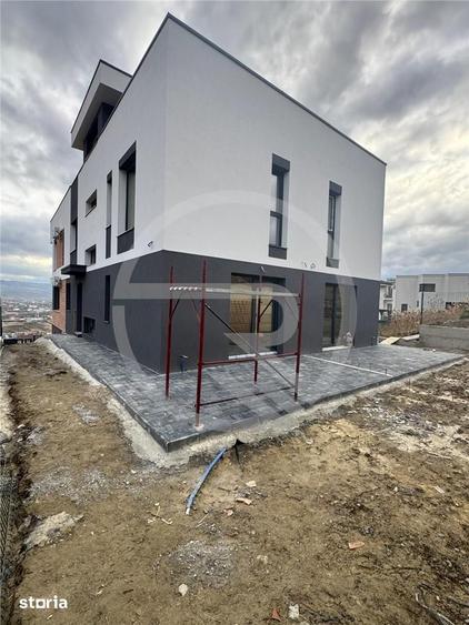 Casă cu 5 camere cu Teren 300 Mp în Central