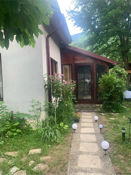 Casă cu 7 camere cu Teren 300 Mp în Lepșa