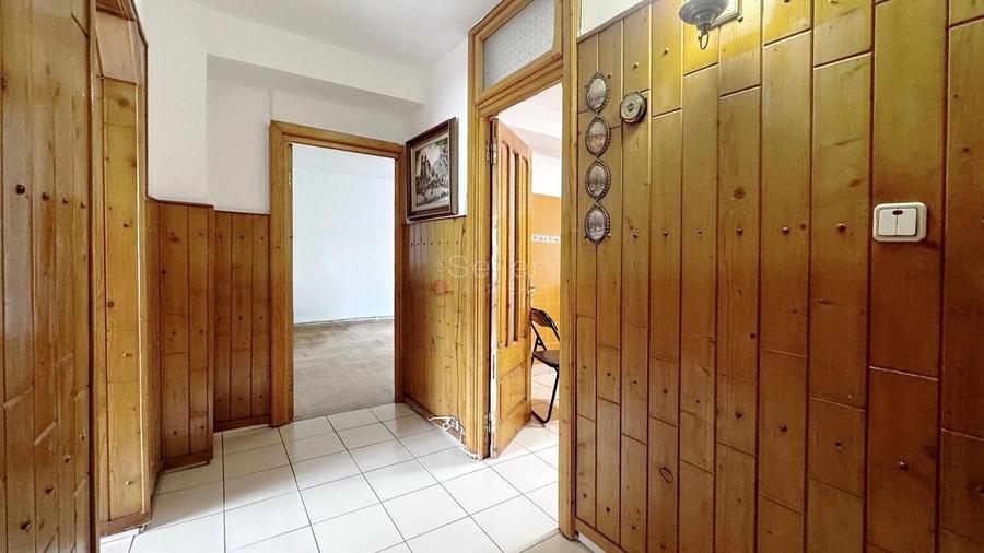 Apartament cu 4 camere decomandat în Noua