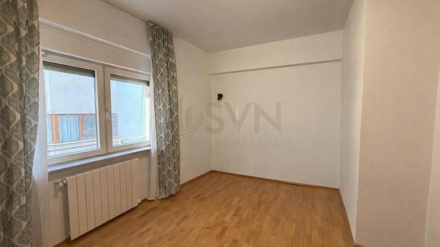 Apartament cu 4 camere decomandat în Polonă