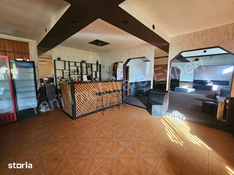 Casă cu 10 camere cu Teren 2642 Mp în Central