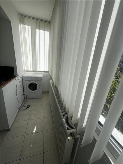 Apartament cu 3 camere semidecomandat, mobilat în Mihai Viteazul