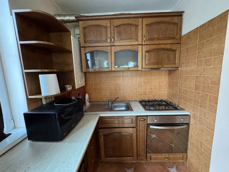 Apartament cu 3 camere decomandat în Florești