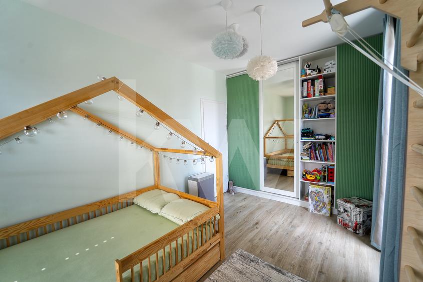 Apartament cu 3 camere semidecomandat, mobilat în Turnișor