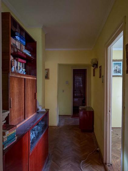 Apartament cu 4 camere semidecomandat în Central