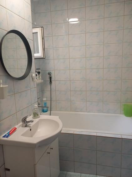 Apartament cu 3 camere decomandat în Valea Oltului