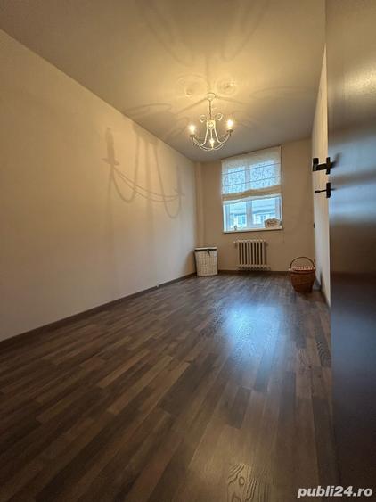 Apartament cu 3 camere decomandat în Motru