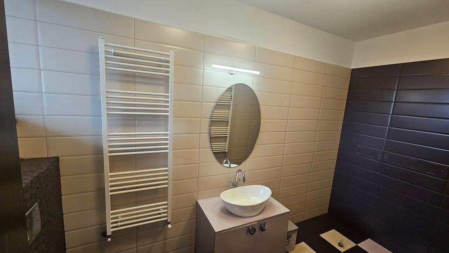 Penthouse cu 3 camere semidecomandat, mobilat în Vatra Luminoasă
