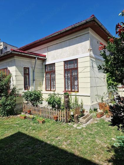 Casă cu Teren 820 Mp în Central