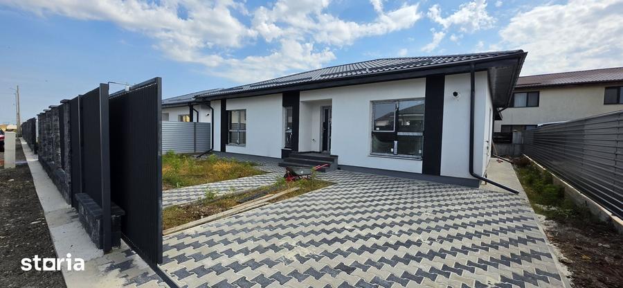 Casă cu 4 camere cu Teren 400 Mp în Domnești